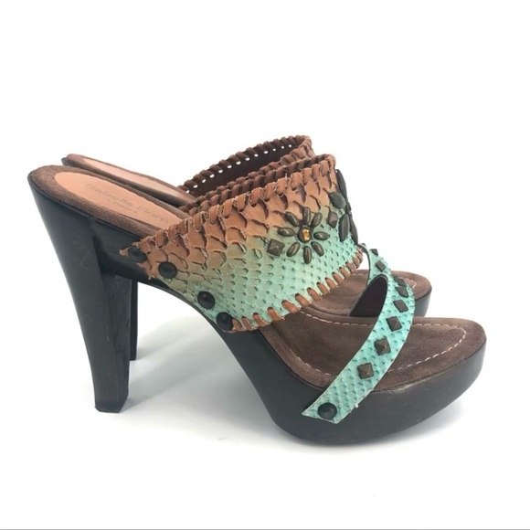 ISABELLA FIORE Size 10 Aztec Slip On Heels EUC - Picture 2 of 9